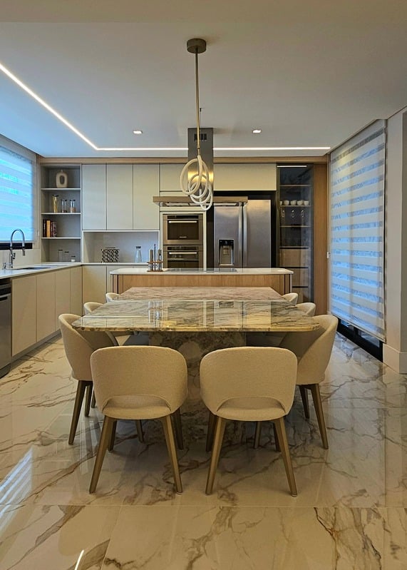 Lavabo com espelho iluminado